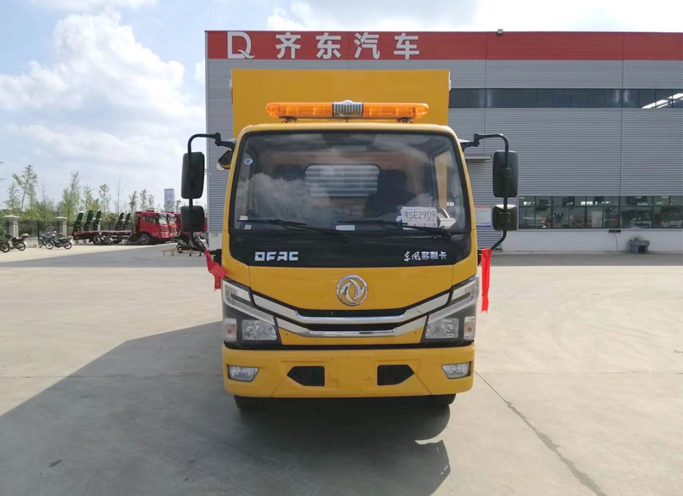 齊東方牌東風(fēng)多利卡型救險(xiǎn)車(chē)-2000方排水車(chē)